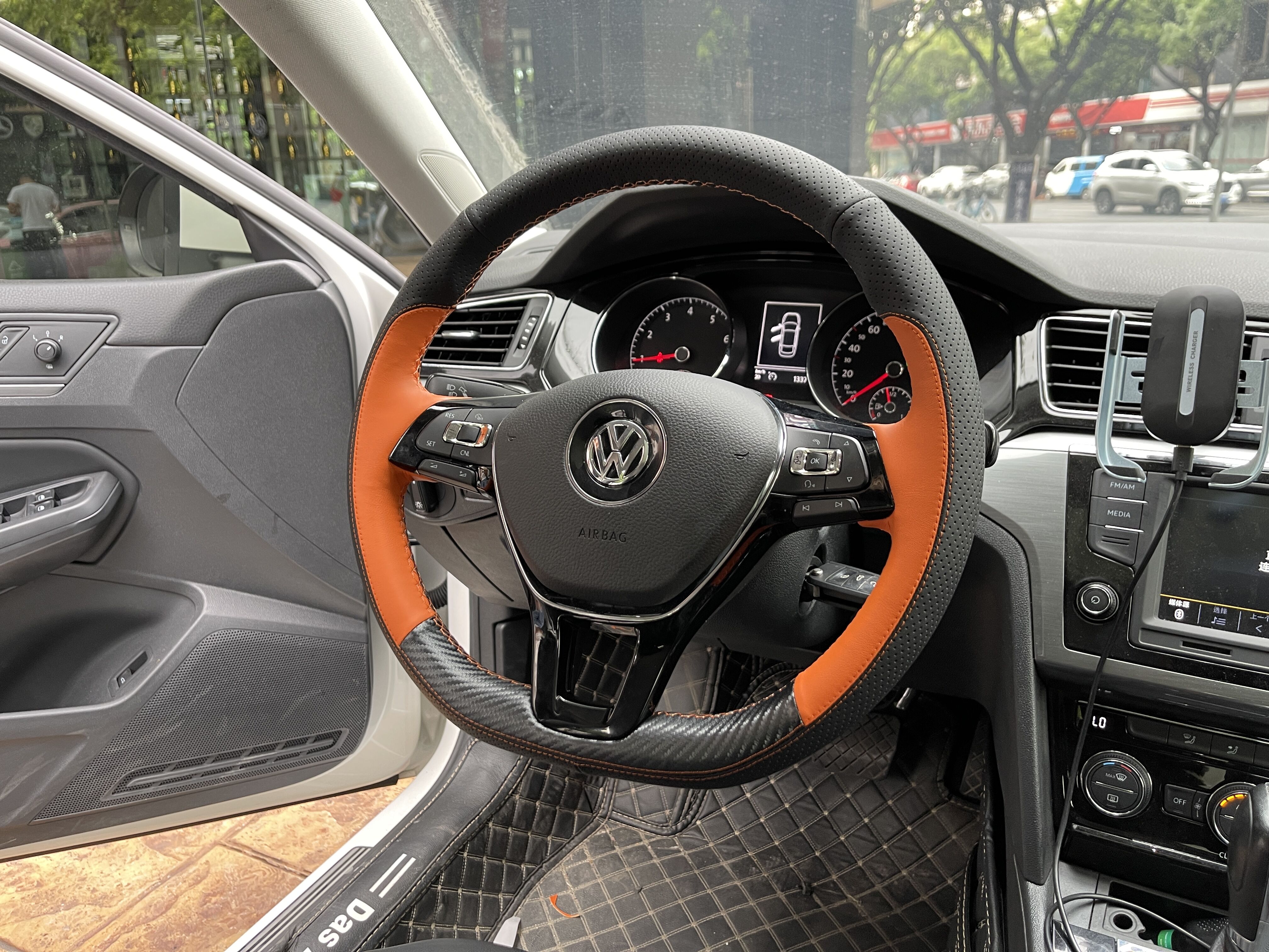 Why You Should Choose MEWANT Steering Wheel Cover for Wholesale