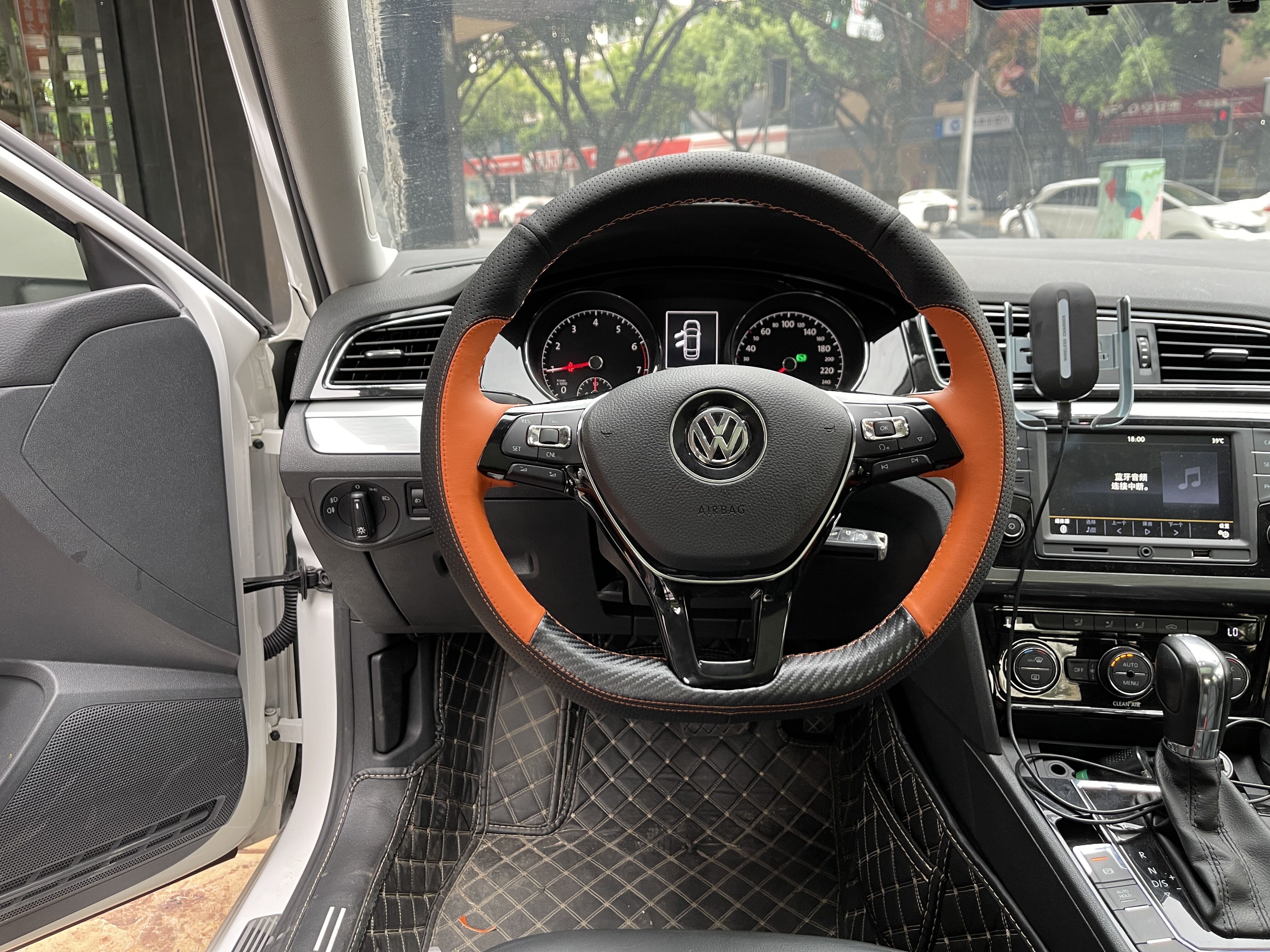 Why You Should Choose MEWANT Steering Wheel Cover for Wholesale